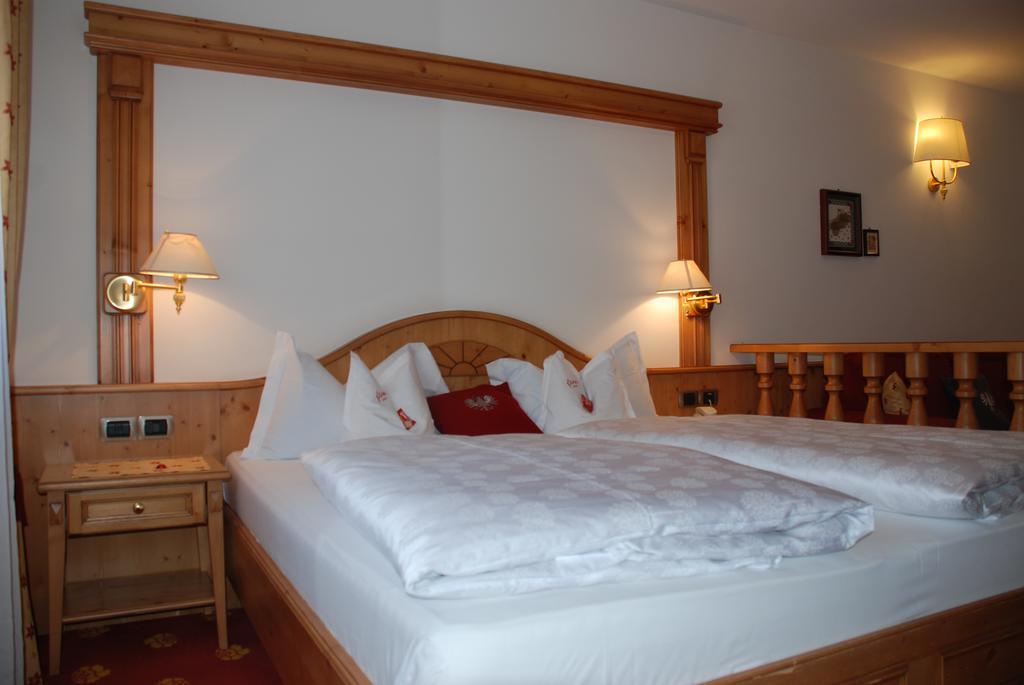 Hotel Flora Selva di Val Gardena Szoba fotó