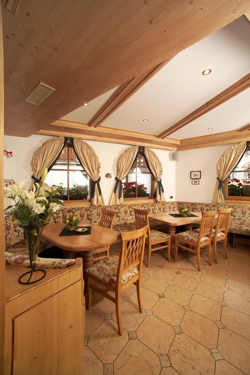 Hotel Flora Selva di Val Gardena Kültér fotó