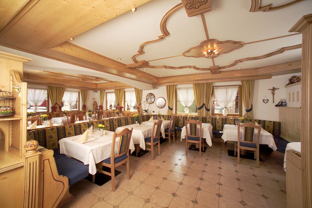 Hotel Flora Selva di Val Gardena Kültér fotó