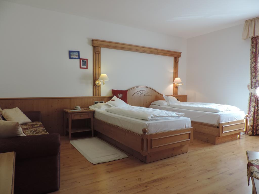 Hotel Flora Selva di Val Gardena Szoba fotó