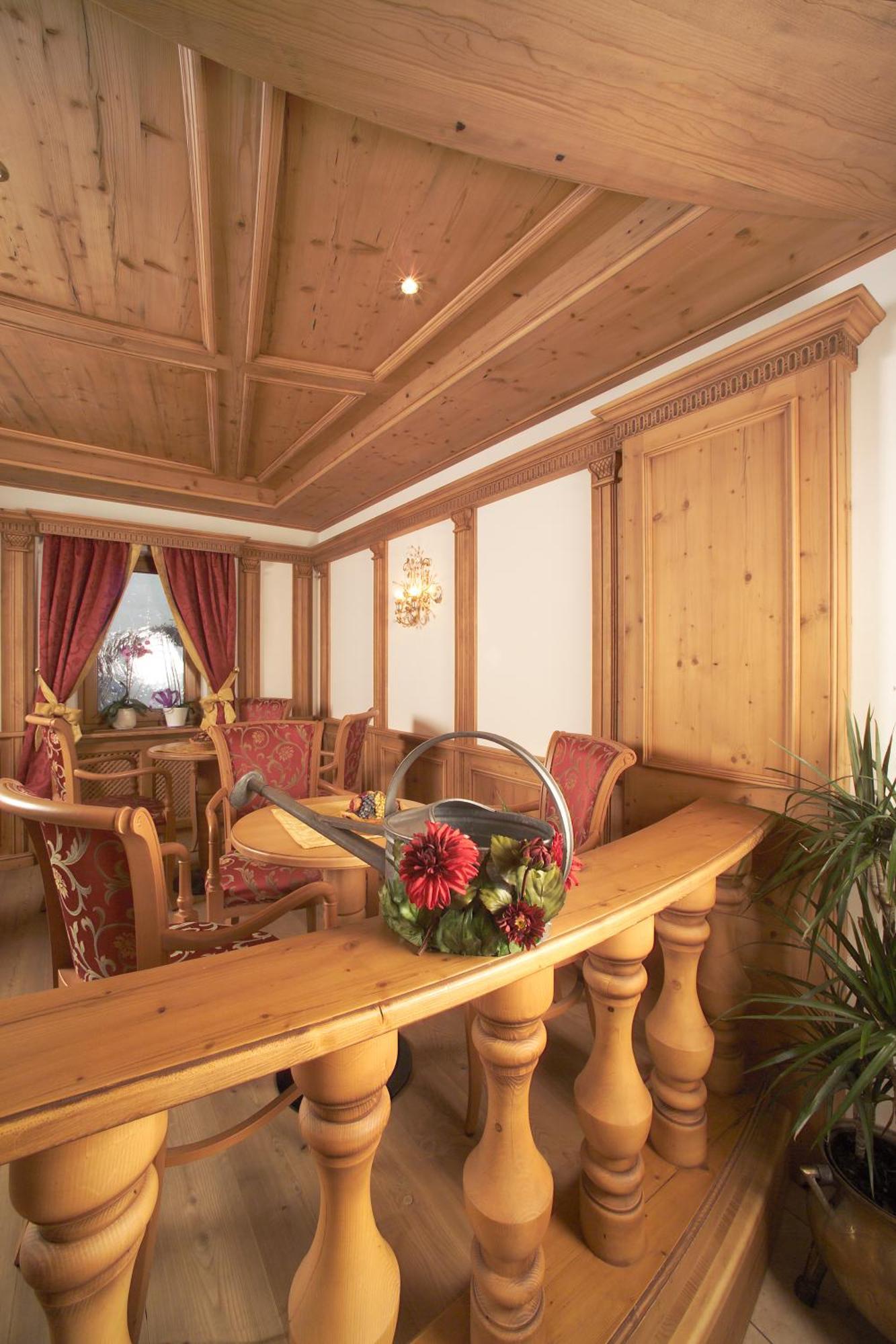 Hotel Flora Selva di Val Gardena Kültér fotó