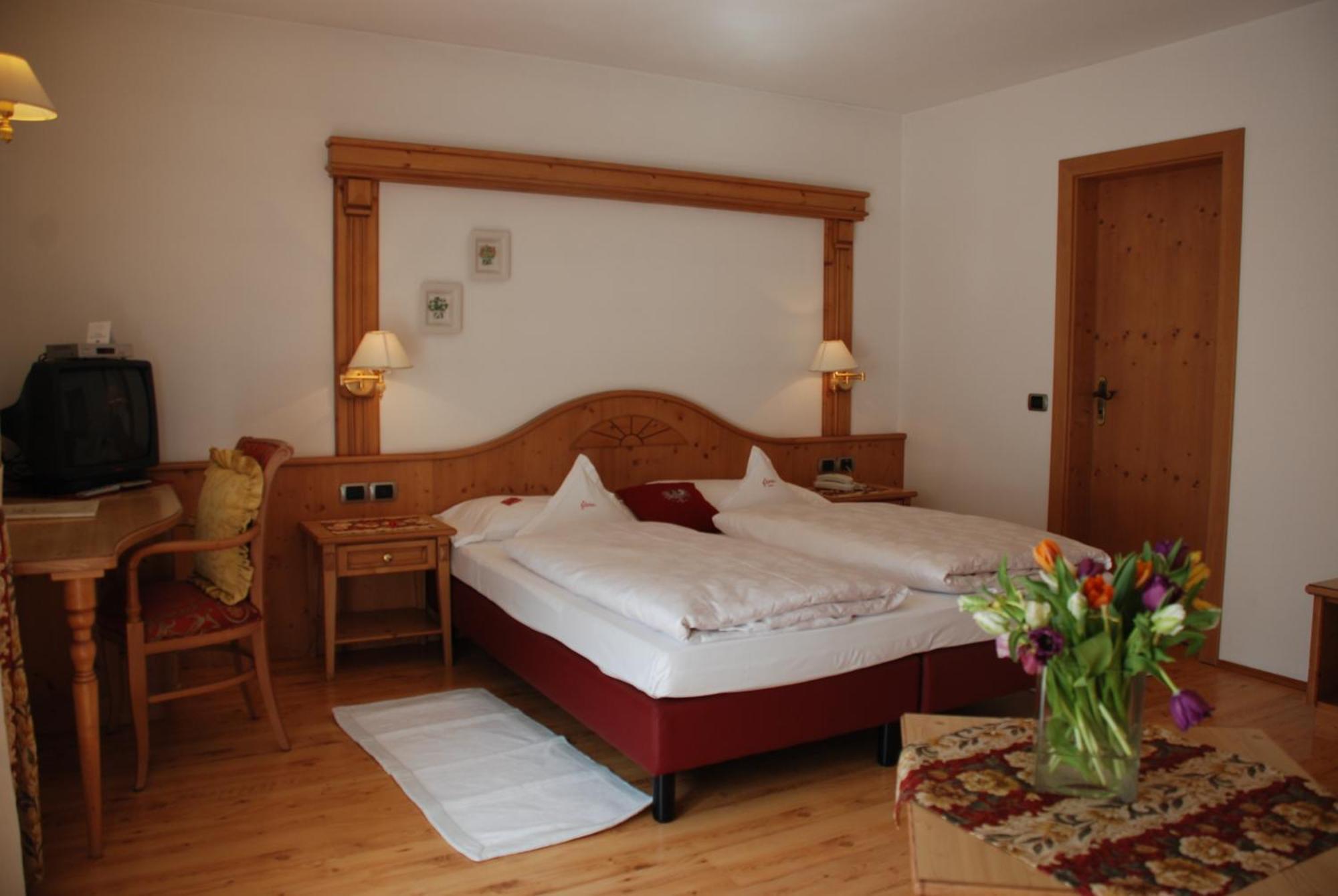 Hotel Flora Selva di Val Gardena Kültér fotó