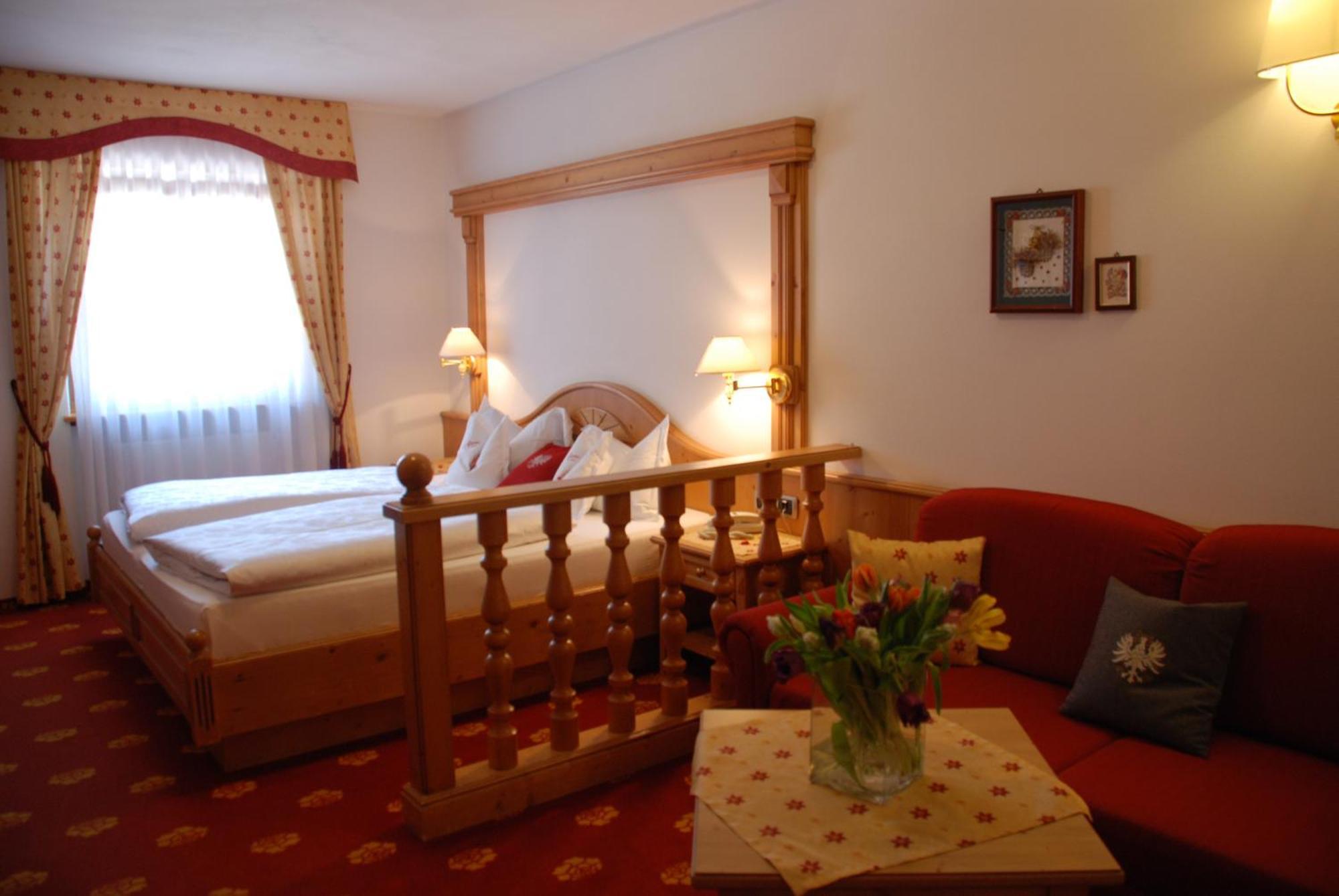 Hotel Flora Selva di Val Gardena Kültér fotó