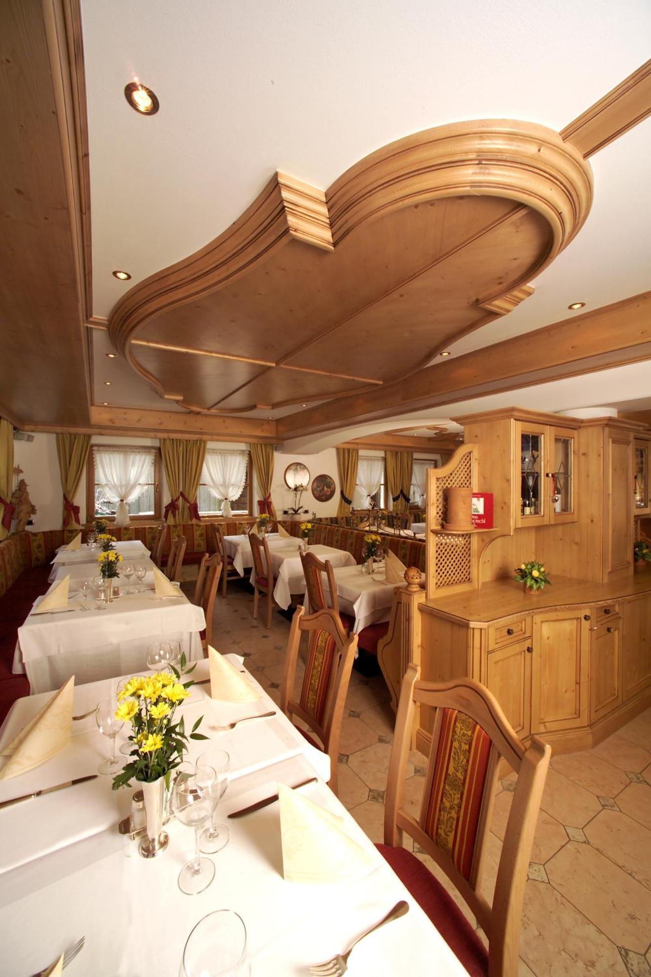 Hotel Flora Selva di Val Gardena Kültér fotó